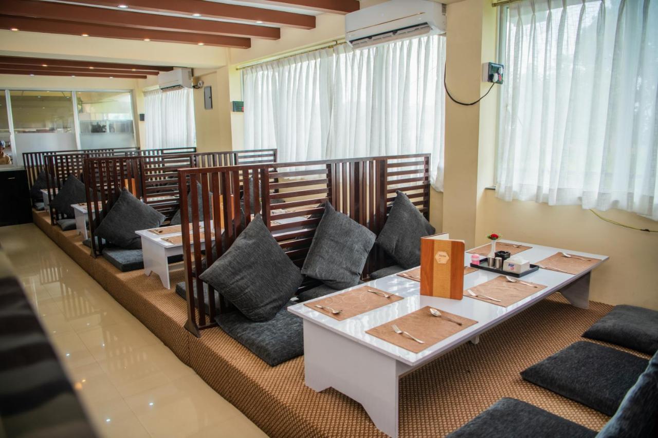 Quick 20 Riverside Hotel Amlekhganj エクステリア 写真