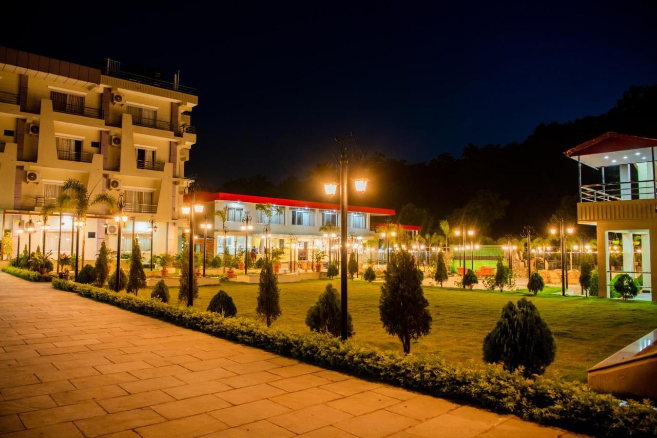 Quick 20 Riverside Hotel Amlekhganj エクステリア 写真